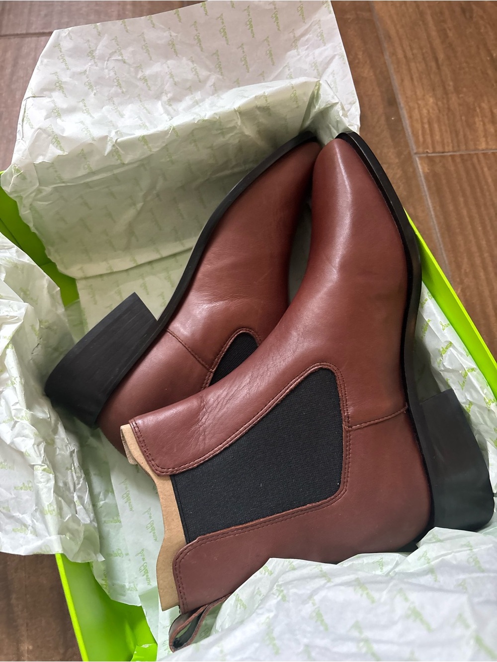 Sam Edelman Thelma Chelsea boots feature a sleek, modern square toe. - Picture 9 of 13